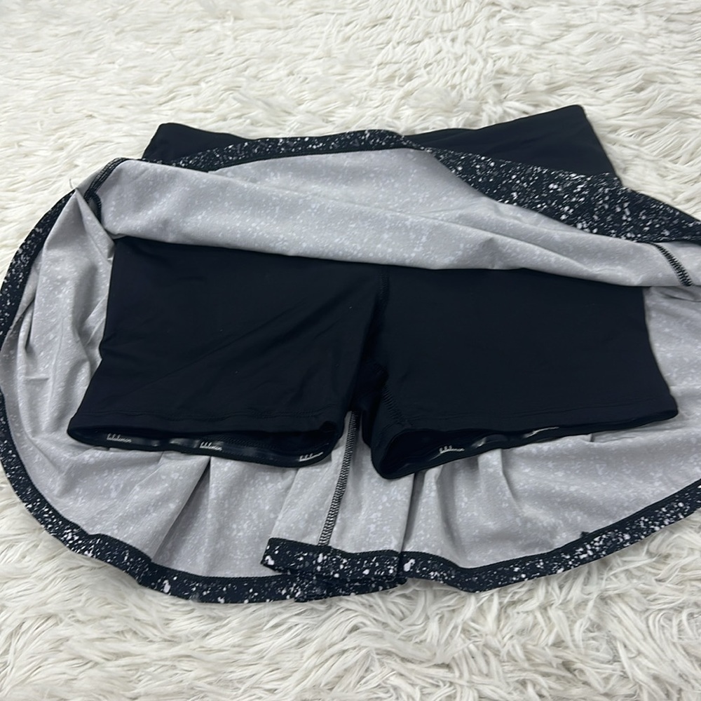 Lululemon Circuit Breaker Skirt (Tall) Splatter White Black / Black - Picture 3 of 6